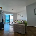 Seaside Escape With Stunning Sea View *