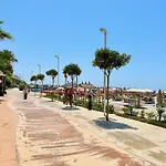 Apartman Seaside Escape With Stunning Sea View