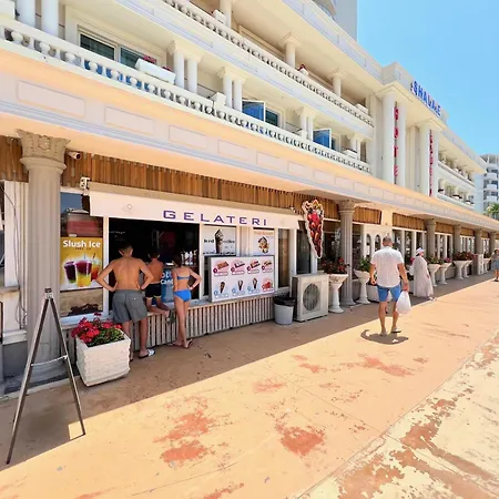 Seaside Escape With Stunning Sea View 아파트 *